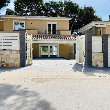 Nuova Residenza Dei 7 Pini A Pochi Passi Dal Mare Lägenhet Porto Pino Exteriör bild