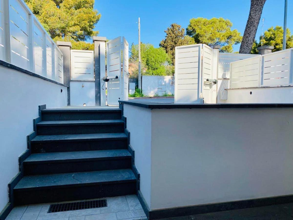 Nuova Residenza Dei 7 Pini A Pochi Passi Dal Mare Lägenhet Porto Pino Exteriör bild