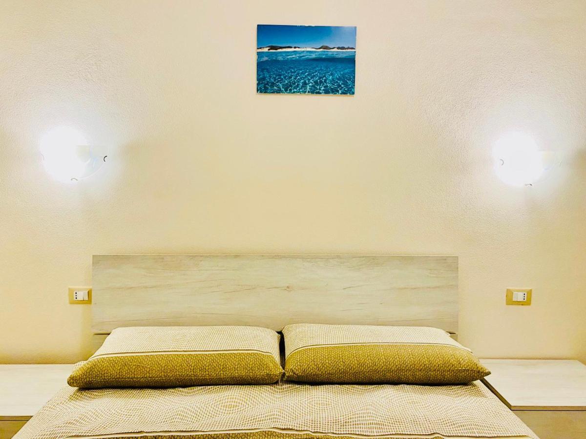 Nuova Residenza Dei 7 Pini A Pochi Passi Dal Mare Lägenhet Porto Pino Exteriör bild