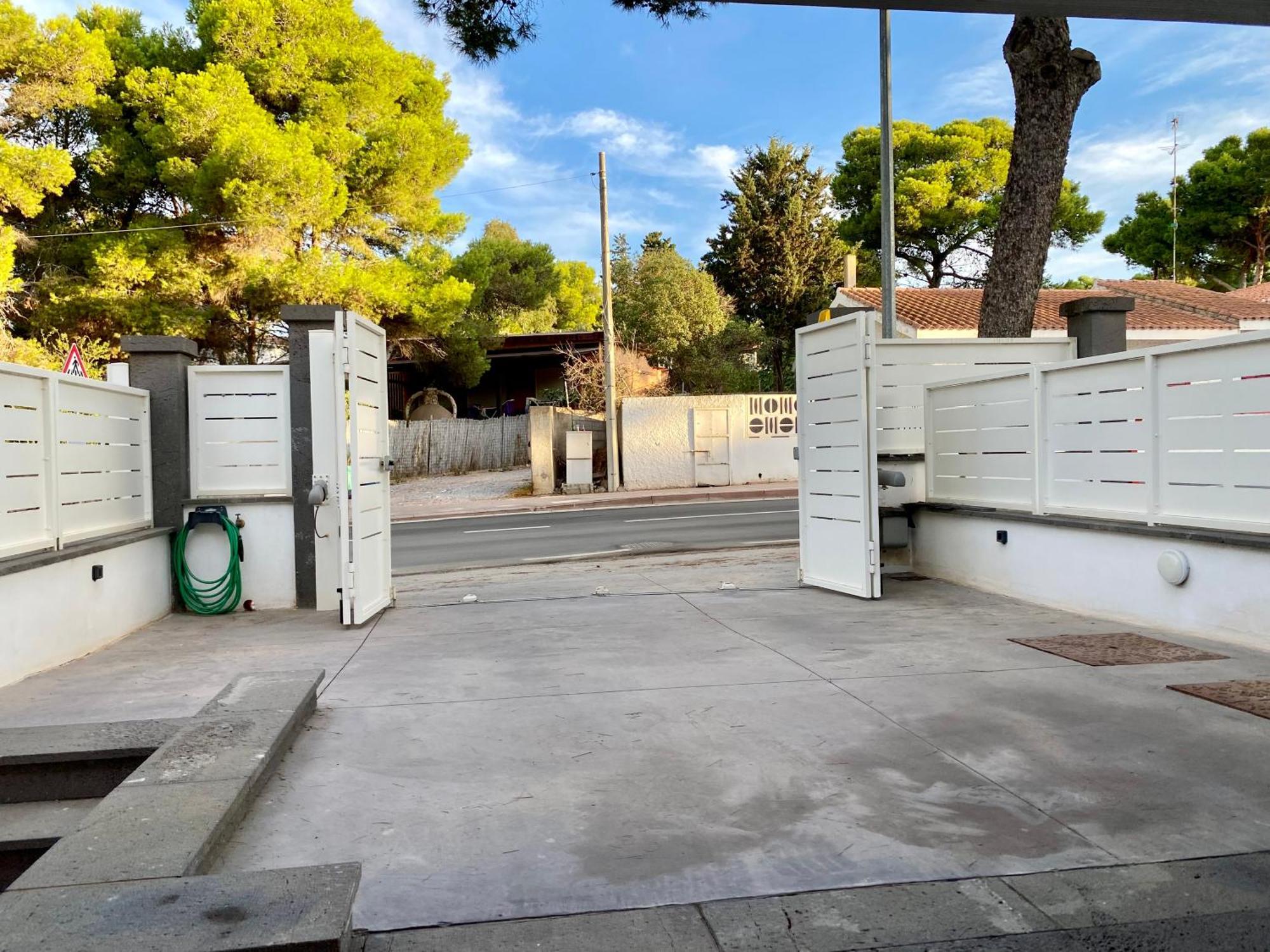 Nuova Residenza Dei 7 Pini A Pochi Passi Dal Mare Lägenhet Porto Pino Exteriör bild
